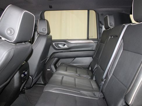 Used 2024 Chevrolet Suburban Premier AWD/4WD image 21