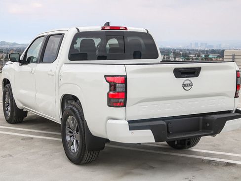 New 2025 Nissan Frontier SV w/ SV Convenience Package RWD image 8
