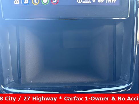 Used 2022 Chevrolet Traverse LT image 35