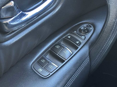 Used 2021 Nissan Armada SV image 15