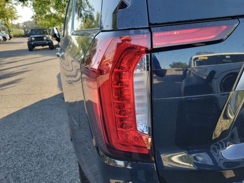 Used 2022 GMC Yukon Denali image 16