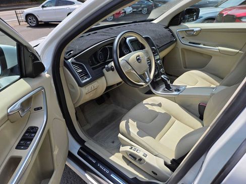 Used 2016 Volvo XC60 T5 Premier w/ Proximity Package FWD image 19