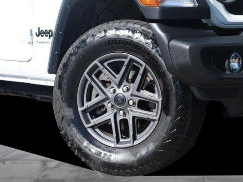 Used 2025 Jeep Wrangler Unlimited Sport AWD/4WD image 3