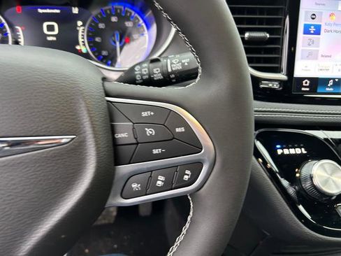 New 2026 Chrysler Pacifica Select image 15