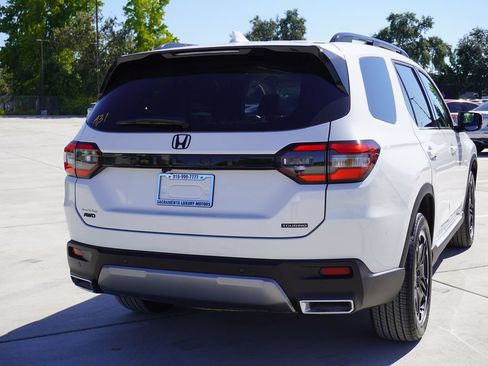 Used 2026 Honda Pilot Touring image 10
