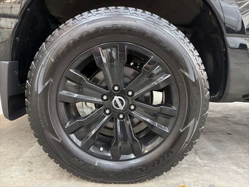 Used 2023 Nissan Titan SV w/ SV Convenience Package image 13