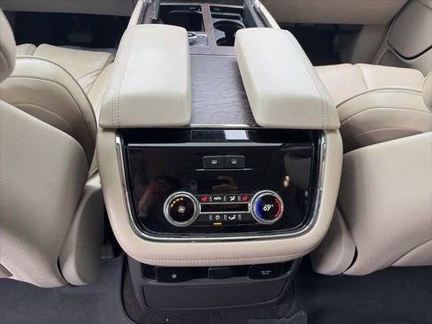 Used 2019 Lincoln Navigator Reserve AWD/4WD image 13