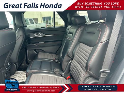 Used 2025 Ford Explorer ST-Line w/ ST-Line Street Pack AWD/4WD image 26