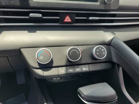 Certified 2024 Hyundai Elantra SE FWD image 21