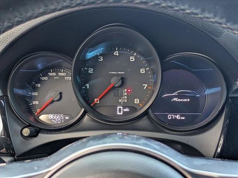 Used 2018 Porsche Macan AWD/4WD image 6