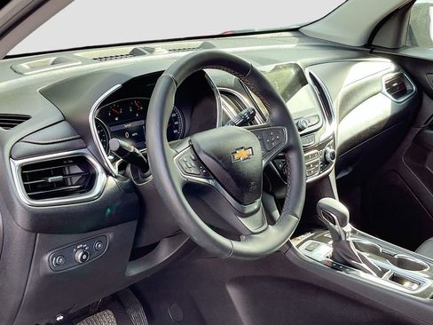 Used 2024 Chevrolet Equinox Premier AWD/4WD image 9