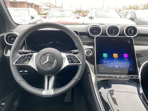 Used 2025 Mercedes-Benz GLC 300 4MATIC image 12