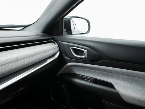 Used 2023 Jeep Compass Latitude image 22