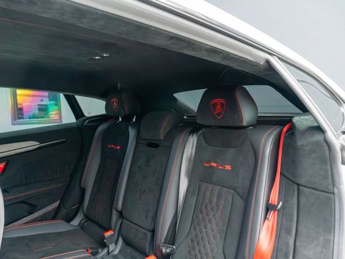 Used 2023 Lamborghini Urus Performante AWD/4WD image 13