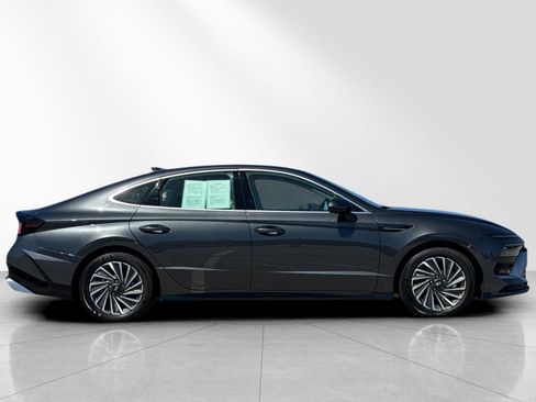 Certified 2025 Hyundai Sonata Limited FWD image 3