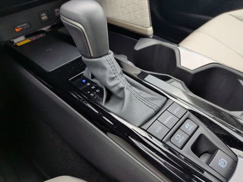 Used 2025 Toyota Camry XLE w/ Premium Plus Package FWD image 27
