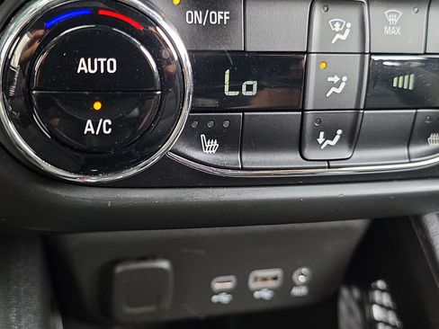 Used 2021 Chevrolet TrailBlazer RS w/ Convenience Package AWD/4WD image 19