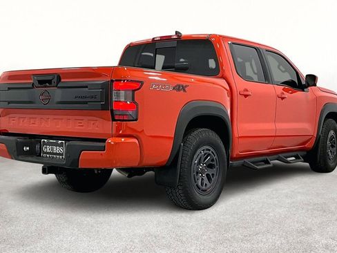 Used 2025 Nissan Frontier PRO-4X w/ Pro Convenience Package image 2