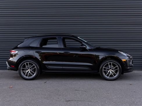 Certified 2026 Porsche Macan AWD/4WD image 8