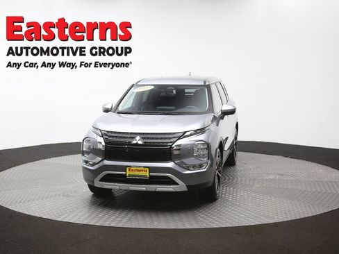 Used 2024 Mitsubishi Outlander SE image 53