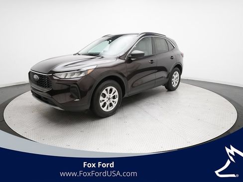 Used 2023 Ford Escape Active w/ Tech Pack #1 AWD/4WD image 1