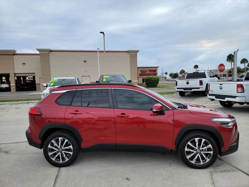 Used 2023 Toyota Corolla Cross XLE w/ Convenience Package AWD/4WD image 6