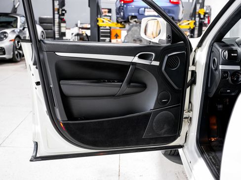 Used 2010 Porsche Cayenne GTS image 21