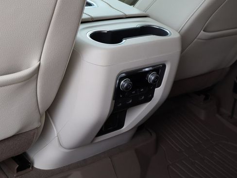 Certified 2022 GMC Yukon XL Denali w/ Denali Ultimate Package RWD image 27