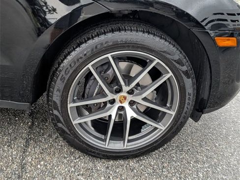 Used 2022 Porsche Macan image 14