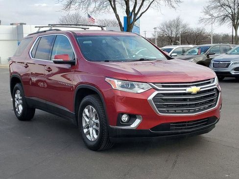 Used 2019 Chevrolet Traverse LT image 2