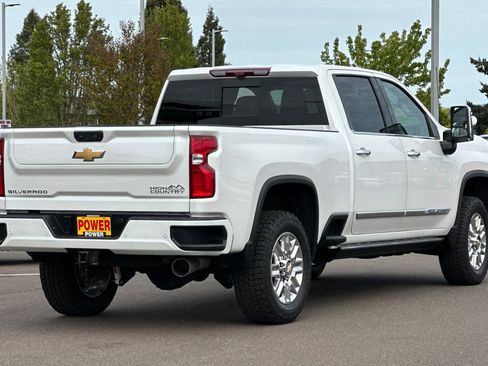 Used 2024 Chevrolet Silverado 3500 High Country w/ Technology Package AWD/4WD image 4