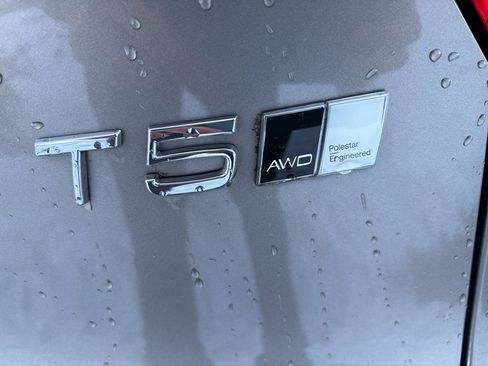 Used 2022 Volvo XC40 T5 R-Design w/ Climate Package image 8