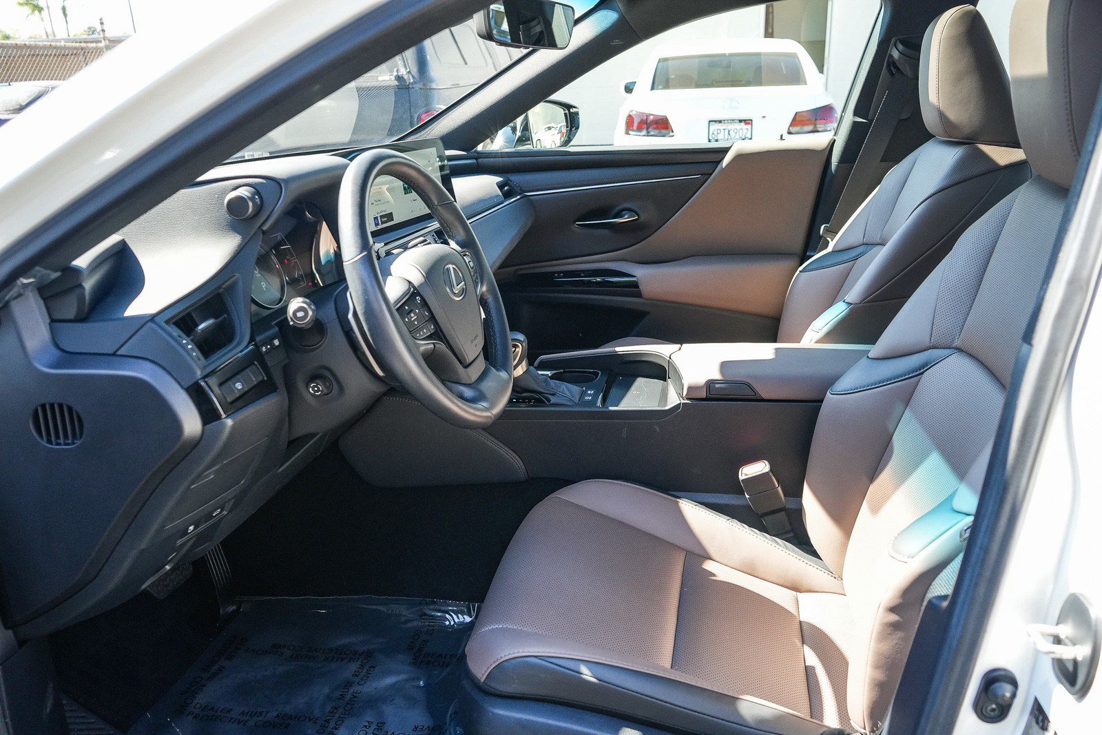 Used 2025 Lexus ES 300h w/ Premium Package FWD image 17