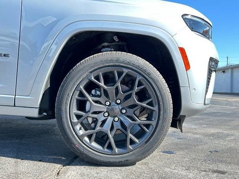 New 2026 Jeep Grand Cherokee L Summit image 17
