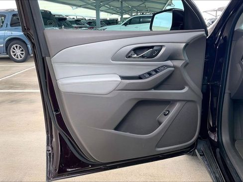 Used 2018 Chevrolet Traverse LT image 17