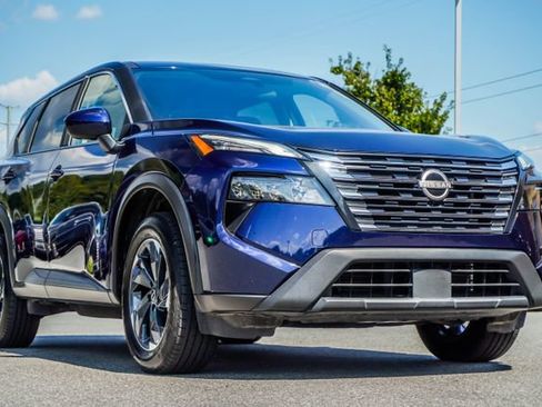 Used 2025 Nissan Rogue SV AWD/4WD image 8