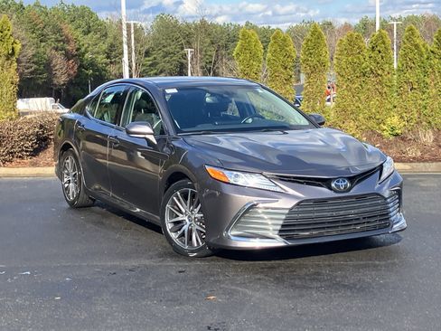 Used 2023 Toyota Camry XLE image 2