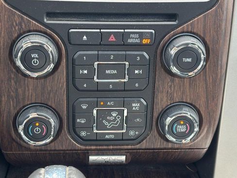 Used 2014 Ford F150 Lariat w/ Equipment Group 502A Luxury AWD/4WD image 25