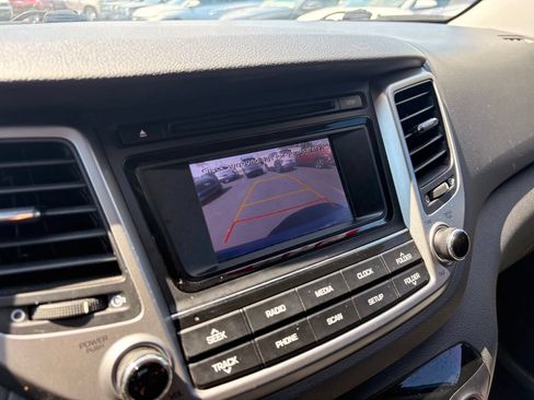Used 2018 Hyundai Tucson SE w/ Cargo Package FWD image 17