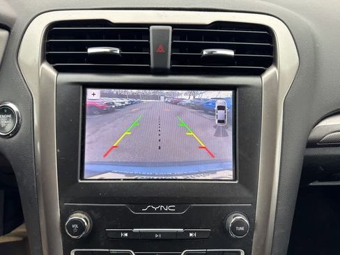 Used 2019 Ford Fusion SE image 24