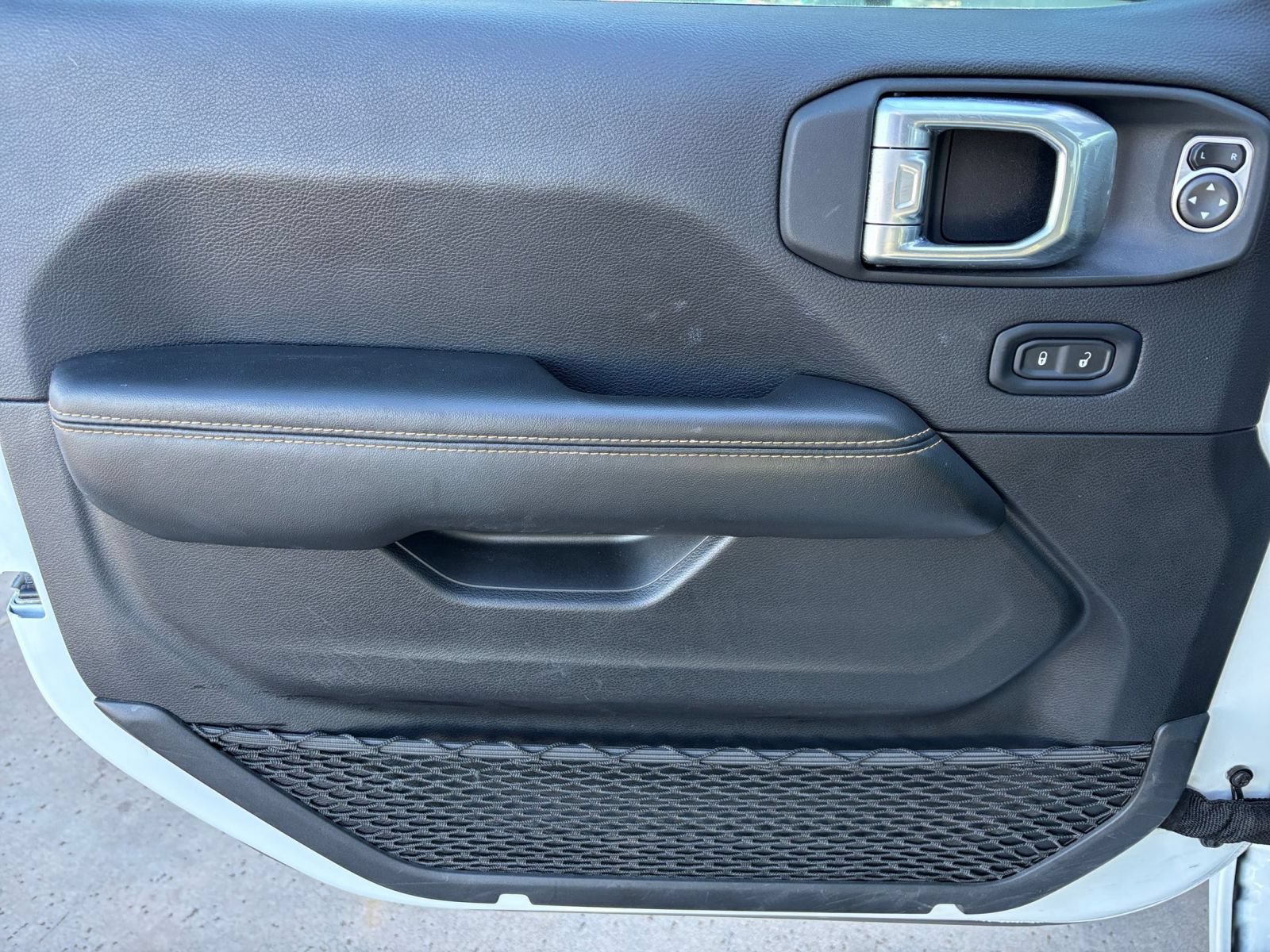 Used 2025 Jeep Wrangler Unlimited Sahara AWD/4WD image 18