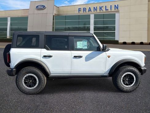 New 2026 Ford Bronco Badlands w/ Sasquatch Package AWD/4WD image 8