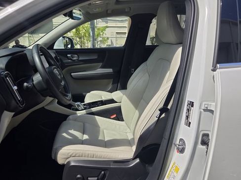 Used 2023 Volvo XC40 B4 Plus w/ Protection Package image 14