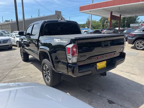 Used 2021 Toyota Tacoma TRD Sport w/ Technology Package RWD image 8