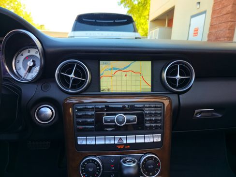 Used 2015 Mercedes-Benz SLK 250 image 21