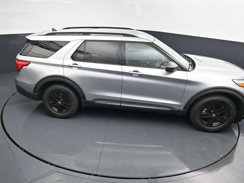Used 2022 Ford Explorer XLT AWD/4WD image 30