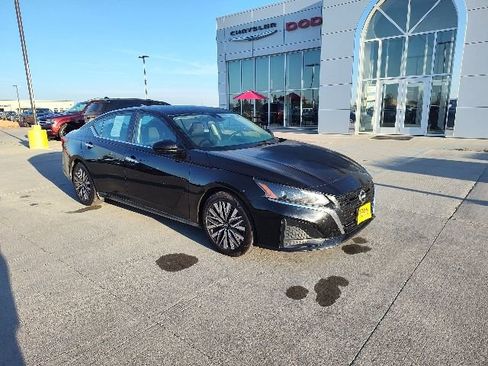 Used 2023 Nissan Altima 2.5 SV image 8