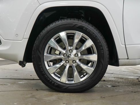 Used 2016 Jeep Cherokee Overland w/ Technology Group AWD/4WD image 29