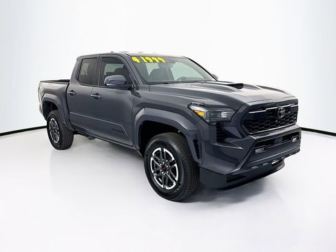 Used 2025 Toyota Tacoma TRD Sport AWD/4WD image 3