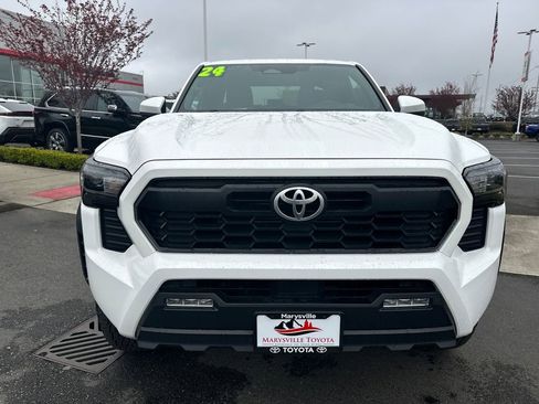 Used 2024 Toyota Tacoma TRD Off-Road image 8
